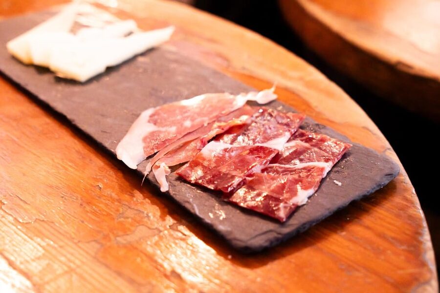 Malaga: Wine and Tapas Tour with Tastings and Drinks - Second stop: the old wine canteen