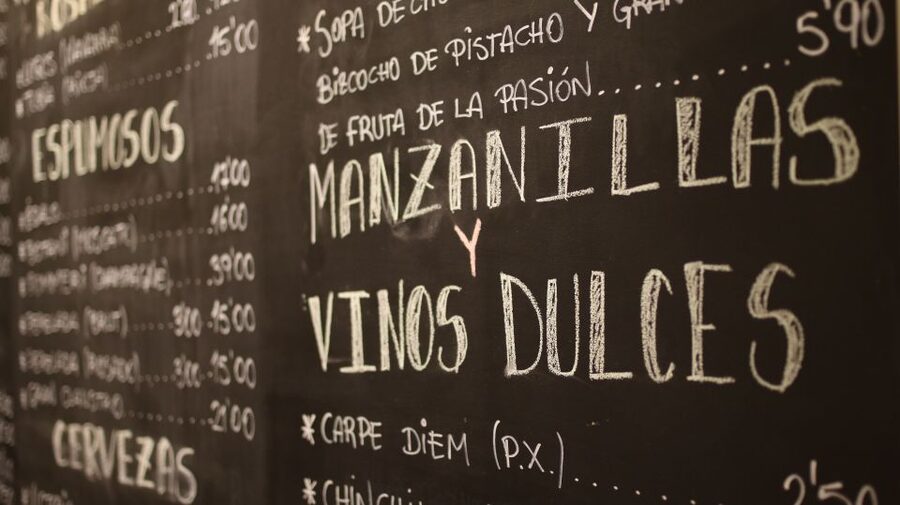 Málaga: Wine & Tapas Tour - Iberian ham and the small family grocery