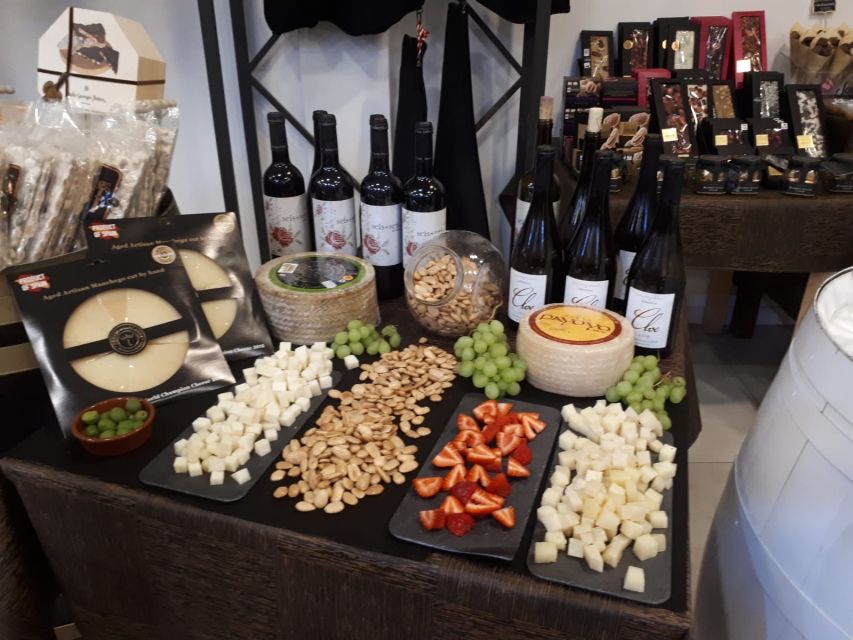 Marbella: Tour of the Old Town with Tapas & Wine - Key points to know before booking