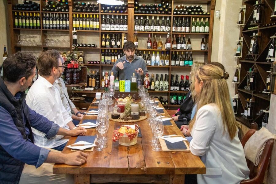 Marbella: Tour of the Old Town with Tapas & Wine - Local products before the main tapas