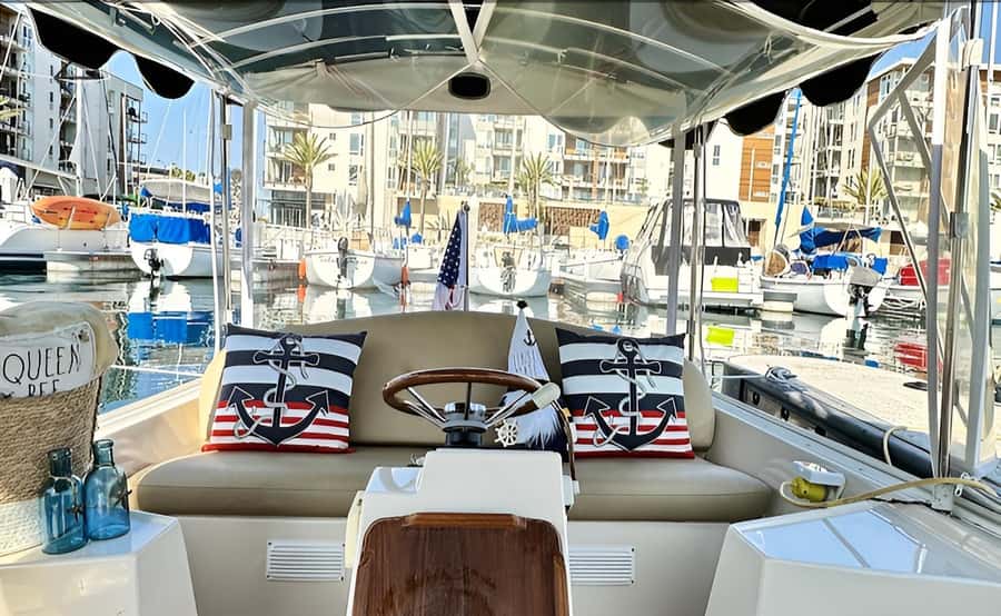 Marina Del Rey Luxury Boat Cruise Wine, Charcuterie Sealions - A gentle cruise through Marina del Rey