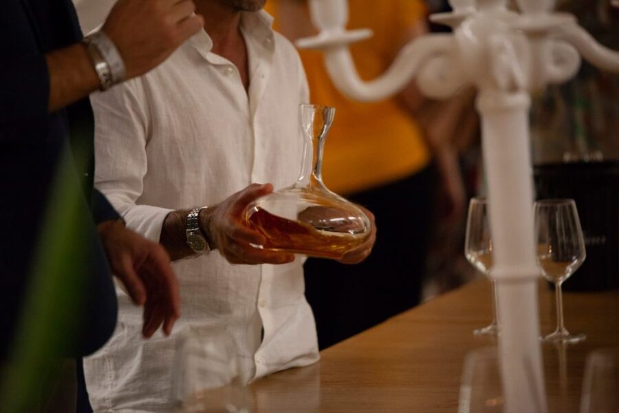Marsala: Florio Winery Tour with Local Wine Tasting - Entering the winery and meeting the guide