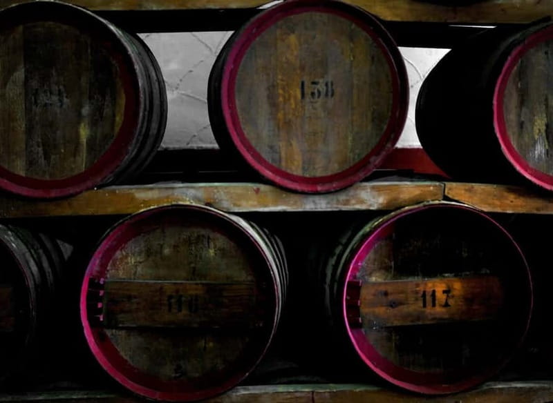 Marsala: Historic winery tour with wine tasting - Entering the old baglio courtyard
