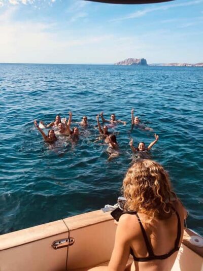 Calanques Eco Boat Cruise with Lunch and Wine