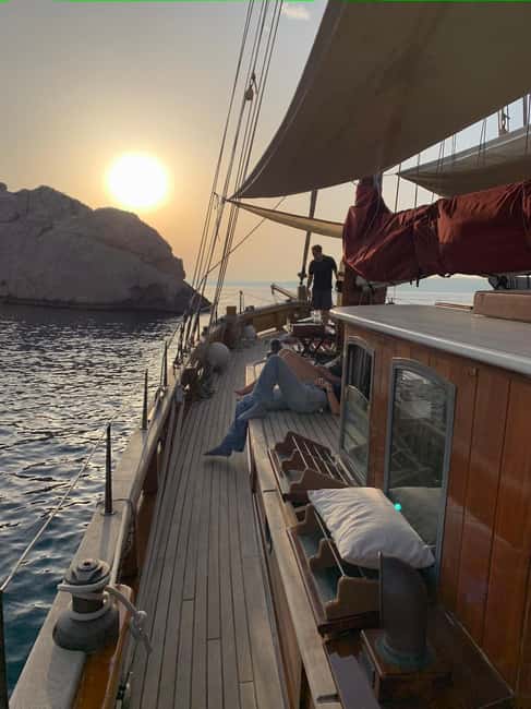 Marseille: Evening sailboat trip to the Calanques du Frioul with buffet and organic wine - Key points to know before you book