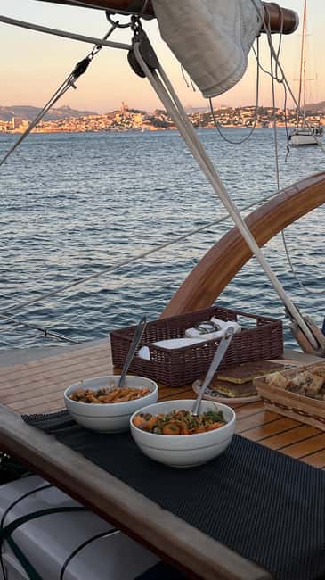 Marseille: Evening sailboat trip to the Calanques du Frioul with buffet and organic wine - Why this sail gives you Marseille from its best angle