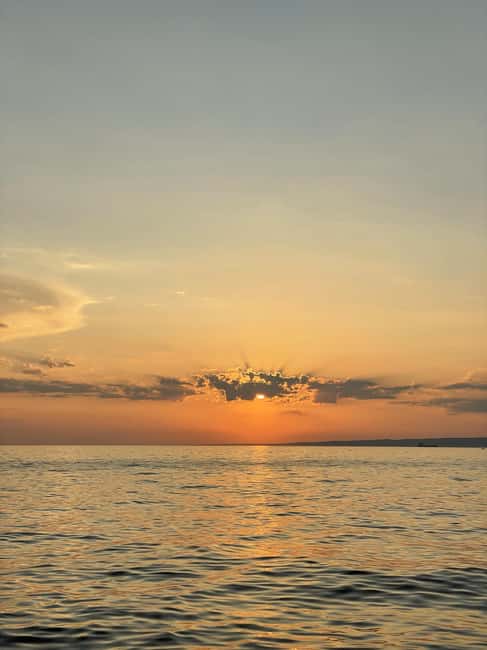 Marseille: Evening sailboat trip to the Calanques du Frioul with buffet and organic wine - The Frioul archipelago and its wild cove