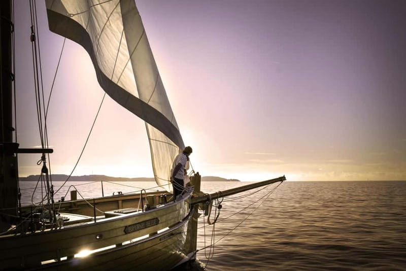 Marseille: Evening sailboat trip to the Calanques du Frioul with buffet and organic wine - Finding the boat at pier 2
