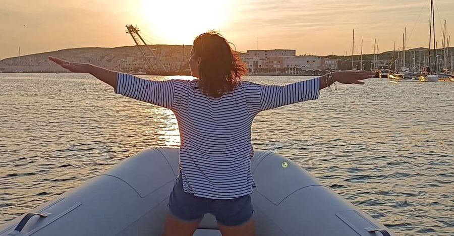 Marseille: Sunset Boat Cruise with Rosé Wine & Snacks - Rosé, snacks, and the Marseille apéro
