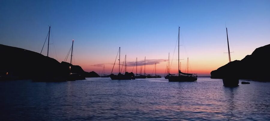 Marseille: Sunset Boat Cruise with Rosé Wine & Snacks - Vallon des Auffes from the sea