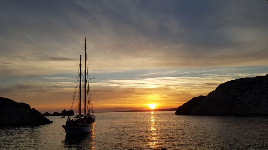 Marseille: Sunset Sailing Cruise with Dinner and Wine - Key points to know before sailing
