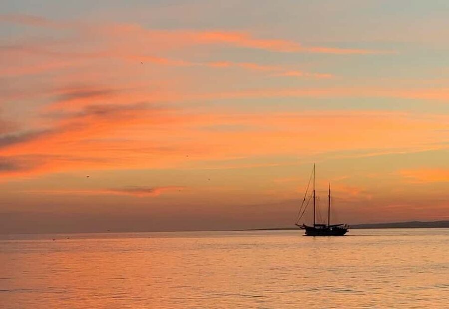Marseille: Sunset Sailing Cruise with Dinner and Wine - Who should book this evening