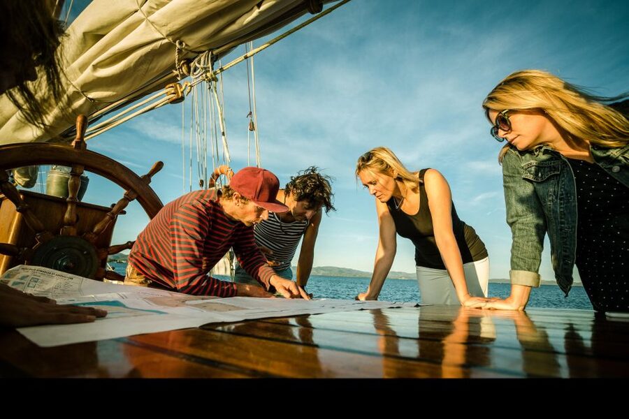 Marseille: Sunset Sailing Cruise with Dinner and Wine - Meeting at the Old Port and boarding the Goélette Alliance