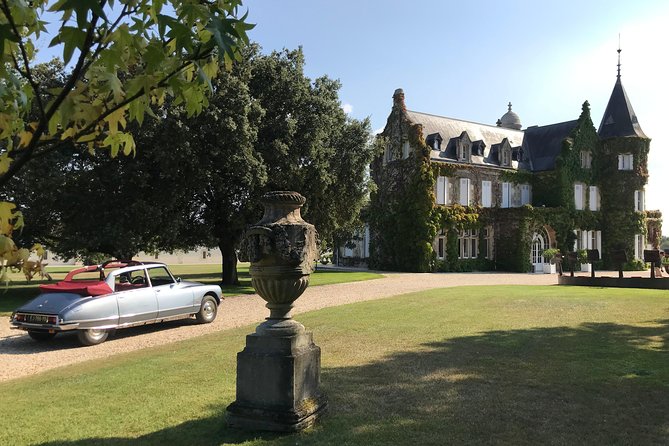 Médoc luxury wine tour aboard a Citroën DS Limousine Convertible - The full-day route to the northern Médoc