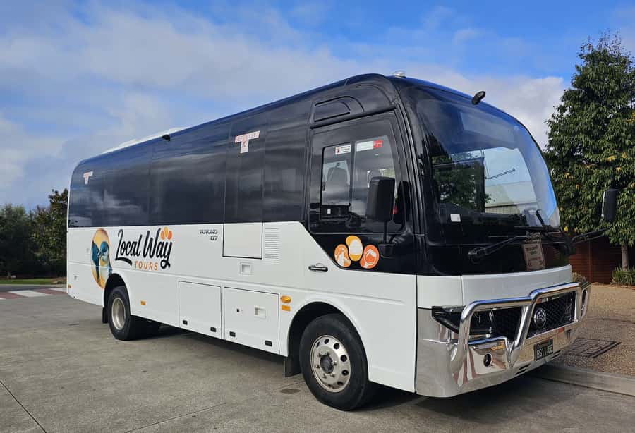 Melbourne: Boutique Phillip Island Wine, Dine & Penguin Tour - Cowes gives you a choice instead of a fixed afternoon