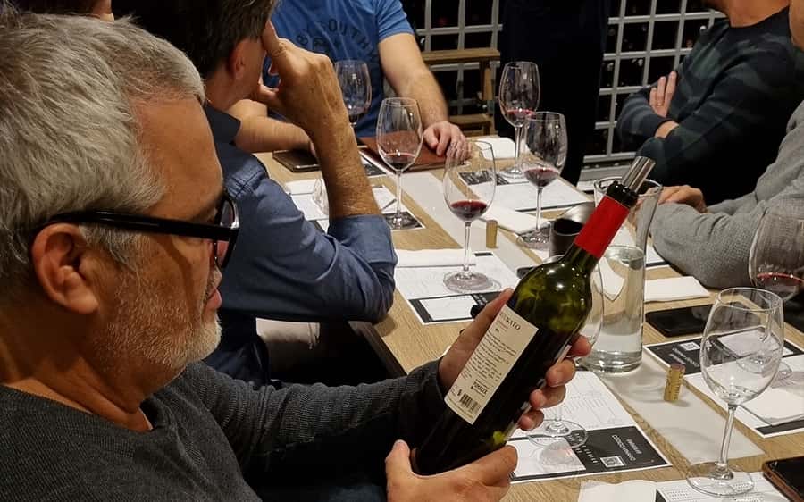 Mendoza: Premium Wine Tasting - Eight glasses at Código Vinario