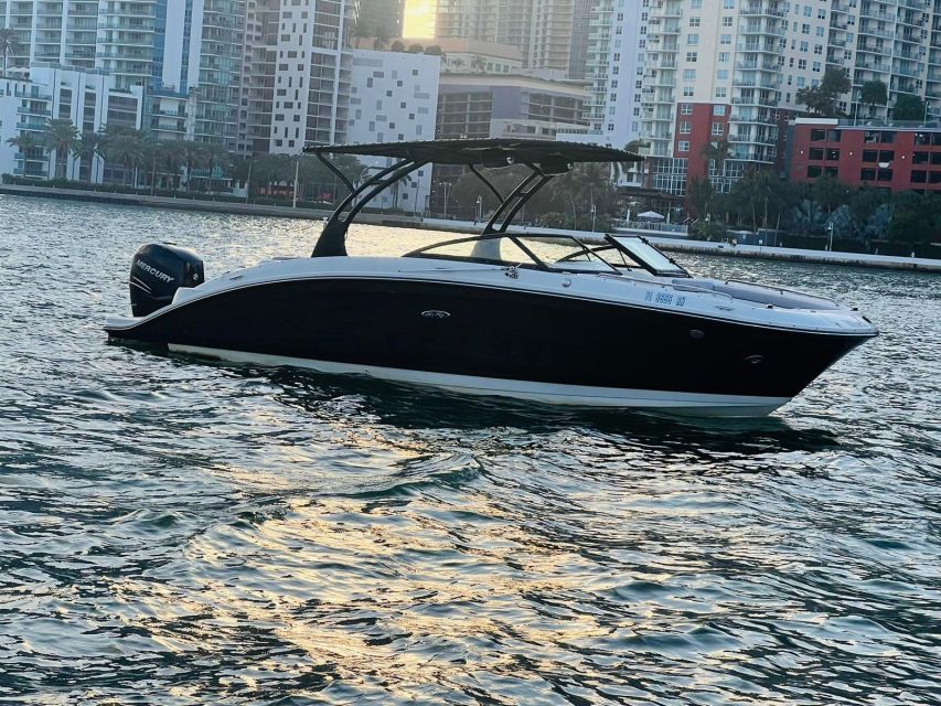 Miami: Guided Boat Tour with Champagne - Palm Island, Venetian Islands, and Hibiscus Island