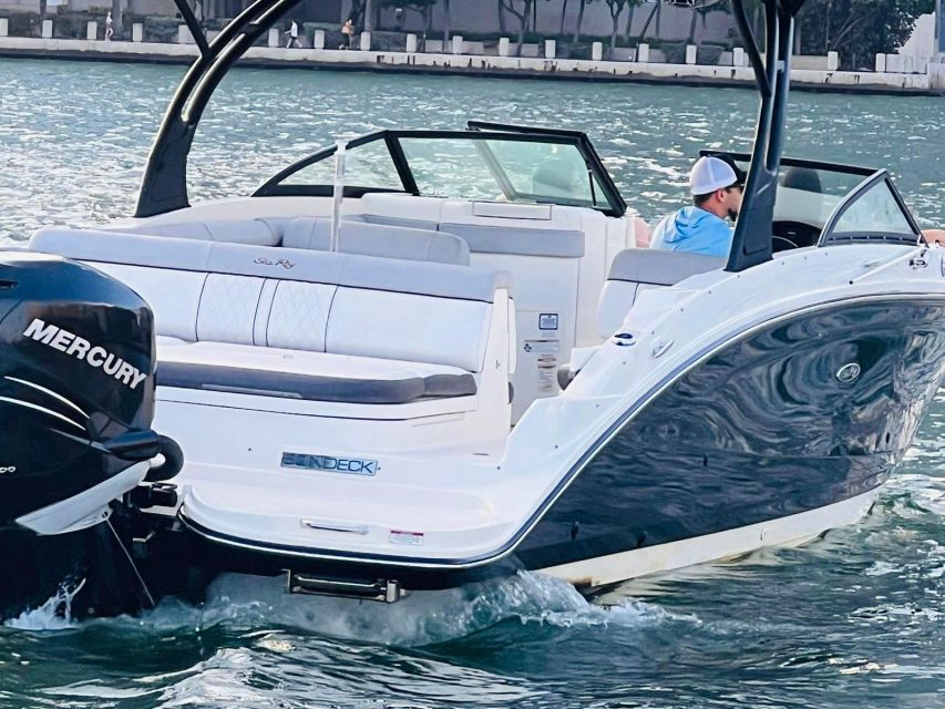 Miami: Guided Boat Tour with Champagne - Downtown Miami and Bayside views from the water