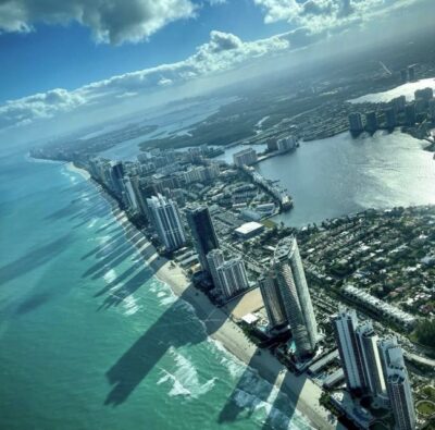 Miami: Romantic 1-Hour Private Flight Tour with Champagne