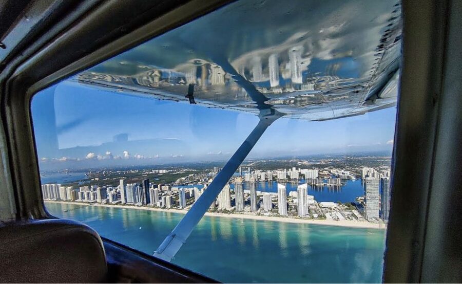 Miami: Romantic 1-Hour Private Flight Tour with Champagne - Downtown Miami and Biscayne Bay
