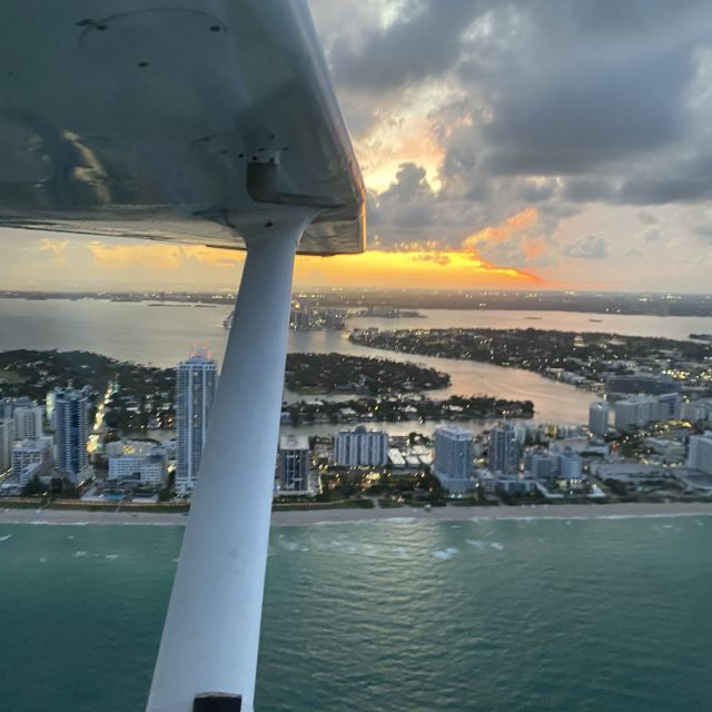 Miami: Romantic 1-Hour Private Flight Tour with Champagne - Key Biscayne, Star Island, and the islands offshore