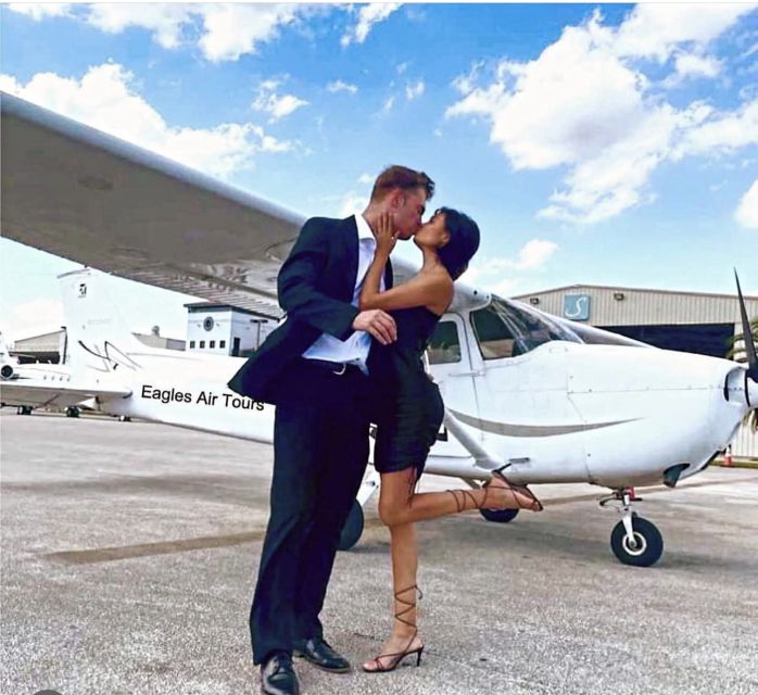 Miami: Romantic 1-Hour Private Flight Tour with Champagne - The romantic side of the flight