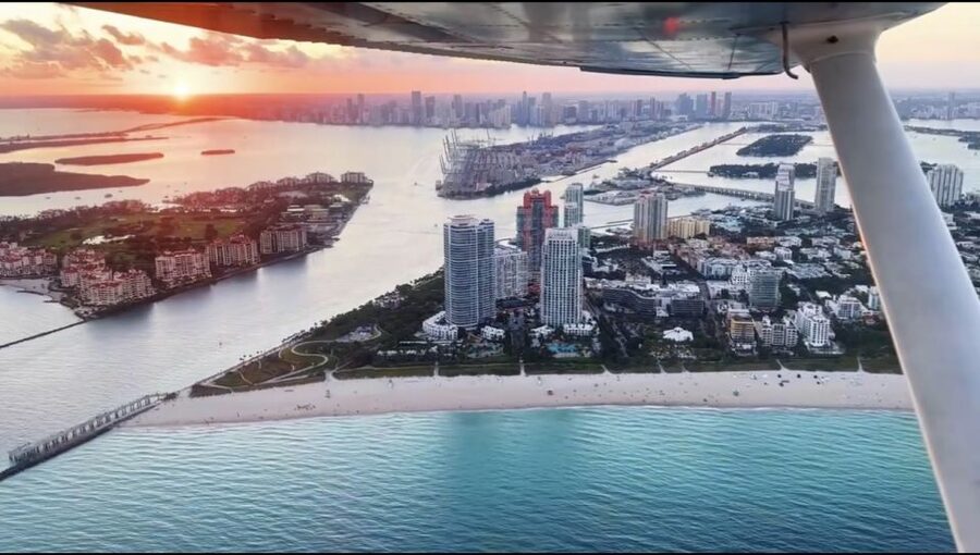 Miami: Romantic 1-Hour Private Flight Tour with Champagne - What the pilot adds to the experience