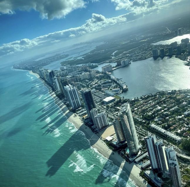 Miami: Romantic 1-Hour Private Flight Tour with Champagne - What the first minutes in the air feel like