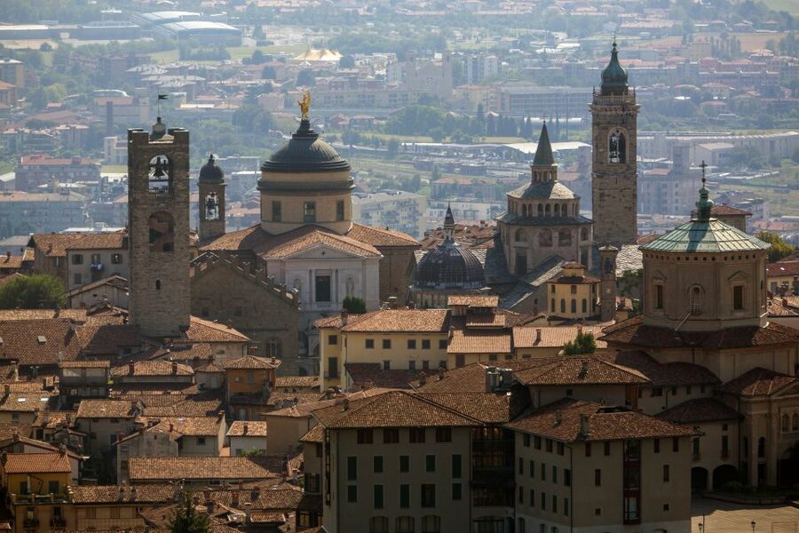 Milan: Franciacorta Winery and Bergamo Day Trip with Lunch - Lunch beside Lake Iseo