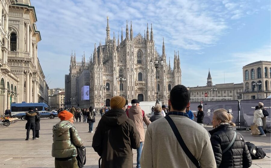 Milan: History & Street Food Tour with Wine Tasting - Starting in Piazza dei Mercanti