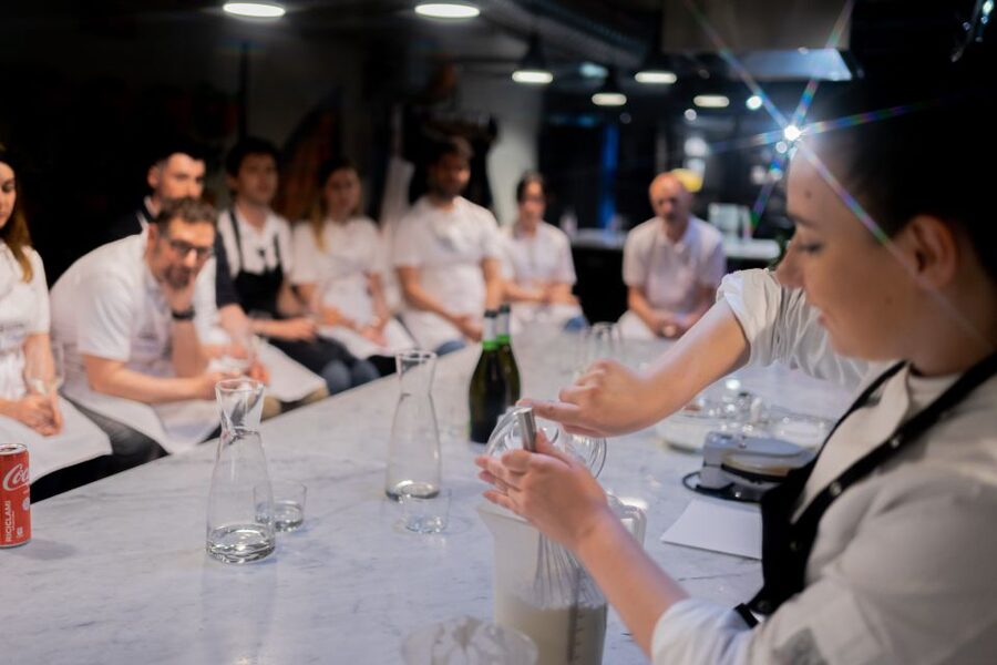 Milan: Pizza or Pasta and Gelato-Making Class with Wine - Finding the cooking school near Milan’s main station
