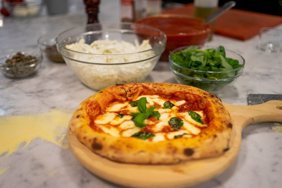 Milan: Pizza or Pasta and Gelato-Making Class with Wine - What this Milan cooking class actually offers
