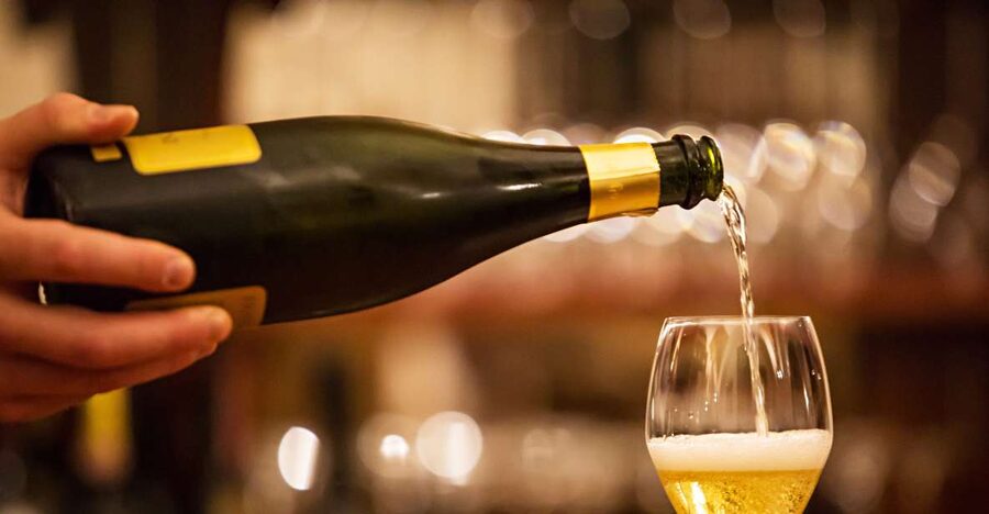 Milan: Wine Tasting Experience in the City Centre - La Dogana del Buongusto and the Milan setting