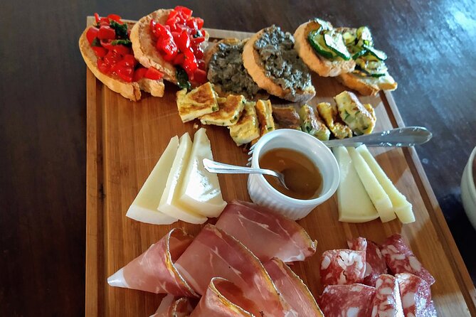 Montalcino: Brunello Wine Tasting & Lunch in a Tuscan Castle - Arriving at Castello Tricerchi in Montalcino