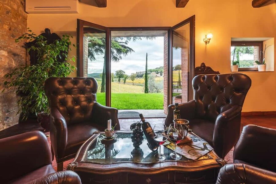 Montalcino: Premium Wine Tasting with light-lunch and Tour - Key points at a glance