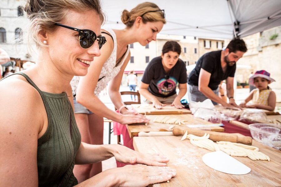 Montepulciano: Pasta-Making Class with Tasting and Wine - Learning sauces that make the pasta work