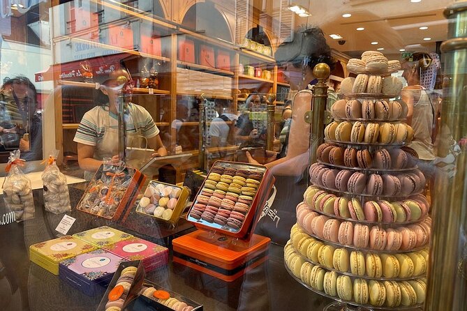 Montmartre Hill French Gourmet Food and Wine Tasting Walking Tour - Place des Abbesses and the Wall of Love