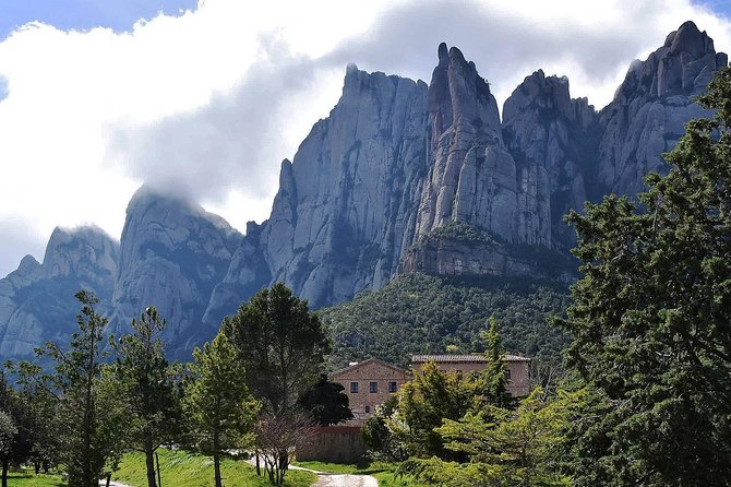 Montserrat,Vineyard, Wine Tasting Small Group Tour & Hotel Pickup - The Montserrat Museum for art lovers