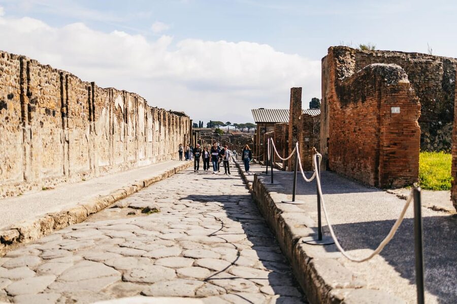 Naples: Pompeii and Mt. Vesuvius with Lunch and Wine Tasting - Key points at a glance