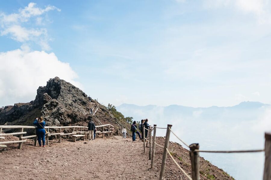 Naples: Pompeii and Mt. Vesuvius with Lunch and Wine Tasting - Pompeii with an archaeologist