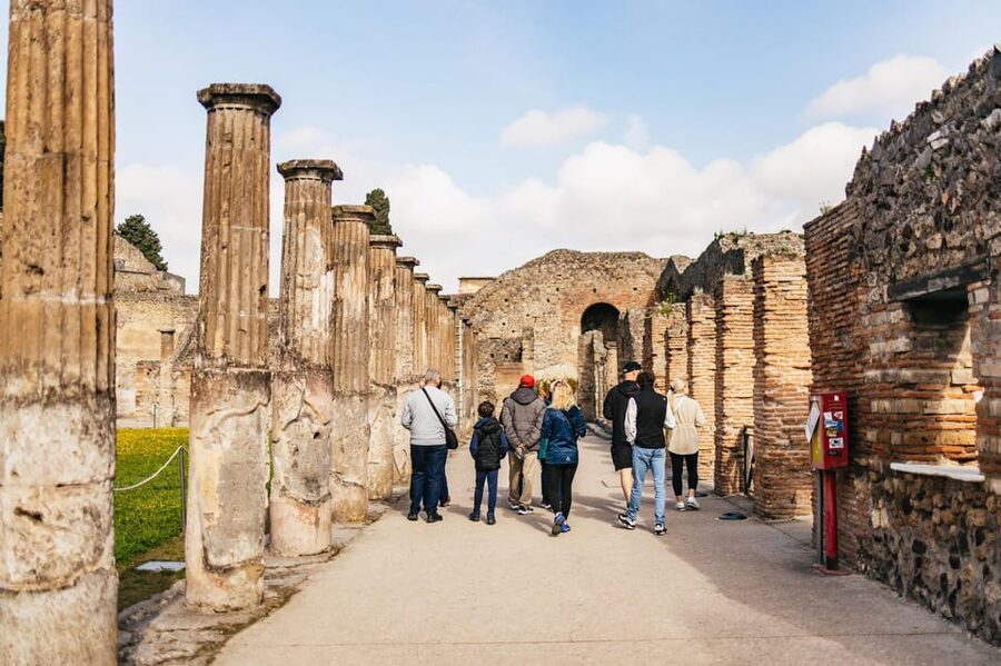 Naples: Pompeii and Mt. Vesuvius with Lunch and Wine Tasting - Choosing your route on Mount Vesuvius