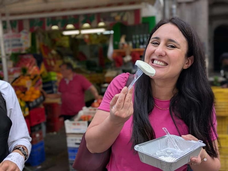 Naples: Street Art, Wine and Food Tasting Walking Tour - Pizza, mozzarella, and the savory stops