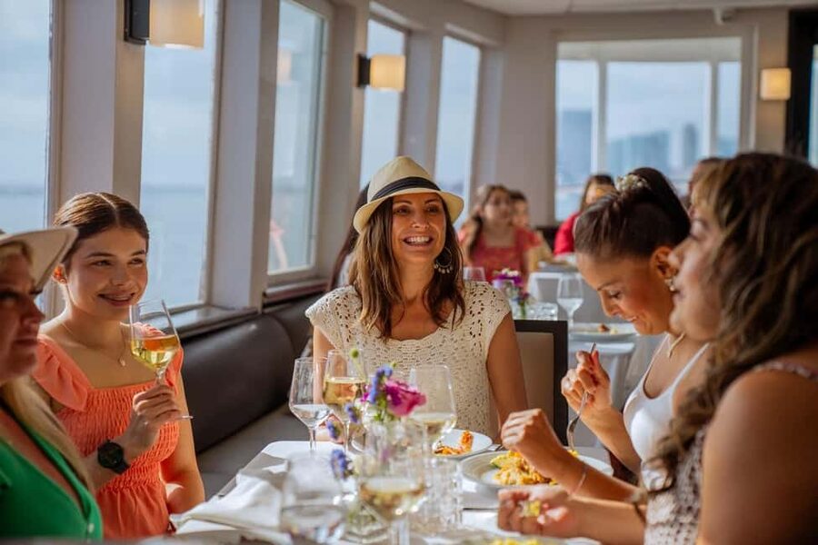Newport Beach: City Cruises Champagne & Brunch Buffet Cruise - What the buffet puts on your plate