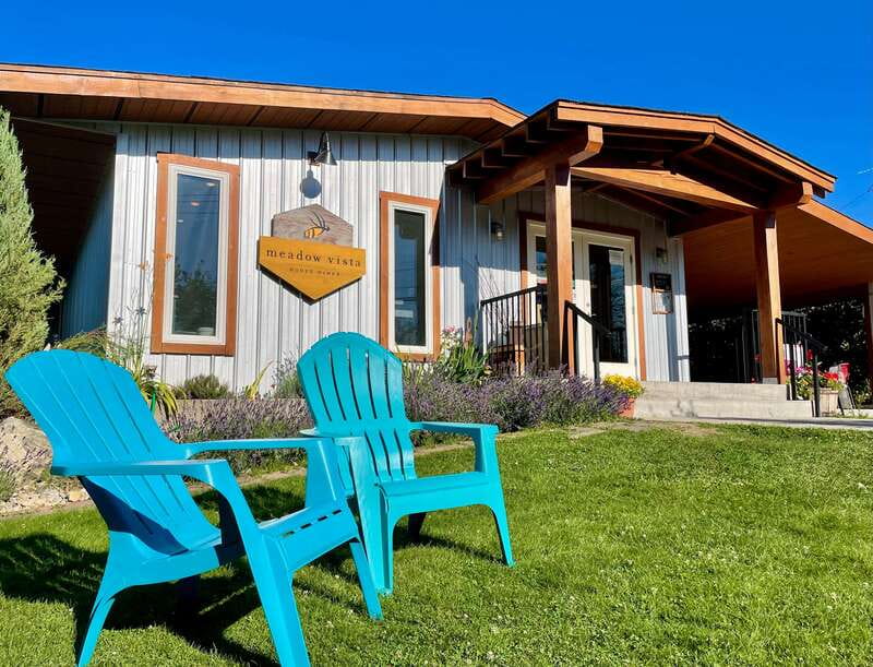 Okanagan Bee Tour, Wine Tasting and Lunch at Kelowna Winery - Who will enjoy this most