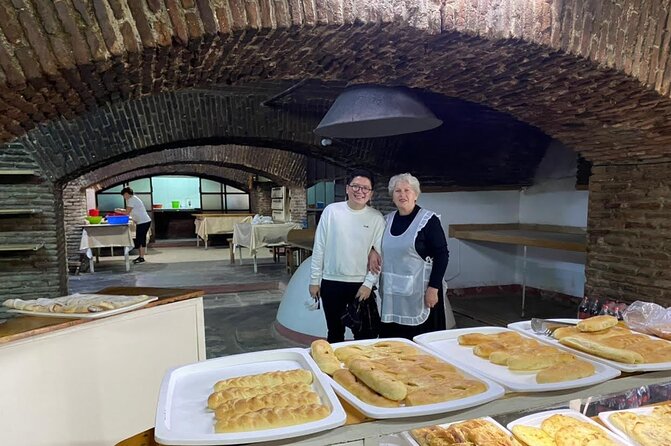 Old Tbilisi Highlights Walking Tour with Wine & 10 Tastings - Why food and wine make this Tbilisi walk work