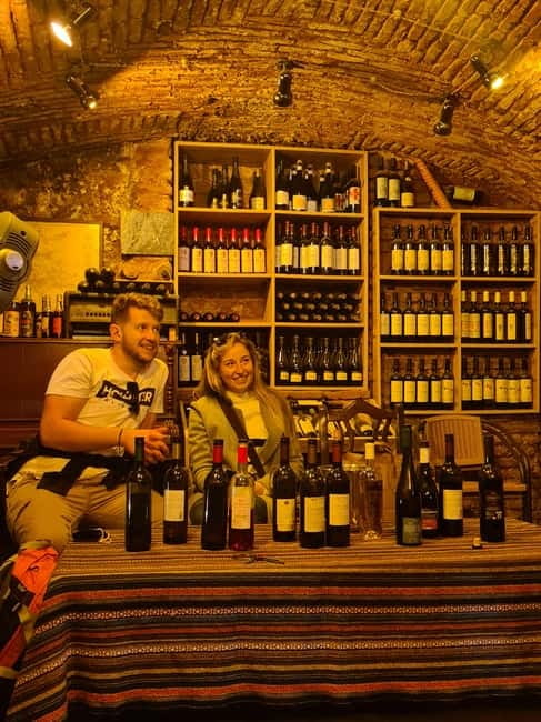 Old Tbilisi Highlights Walking Tour with Wine & 10 Tastings - How the guide shapes the experience