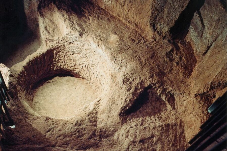 Orvieto: Pozzo della Cava Entry Ticket - Three-story medieval basements below the Cava district