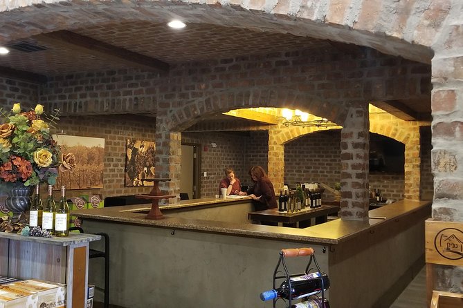 Ozark Craft Beverage - Wine & Shine Tour - Bear Creek Winery brings food and country scenery