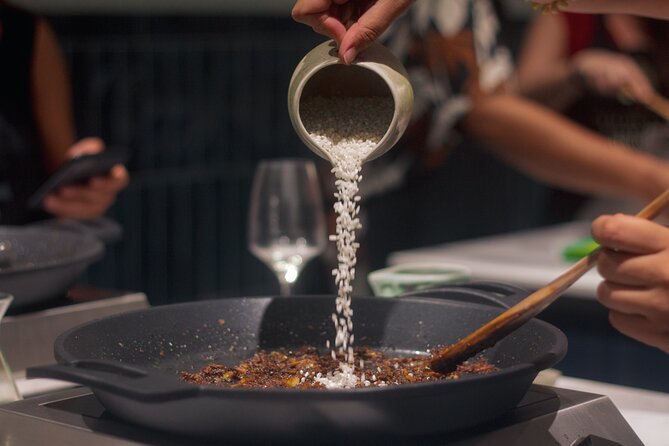 Paella Cooking Class in Madrid with Bottomless Wine Pairing - Practical details that matter