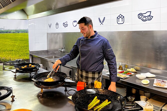 Paella Cooking Class, Wine Tasting & Central Market in Valencia - Shopping inside Central Market